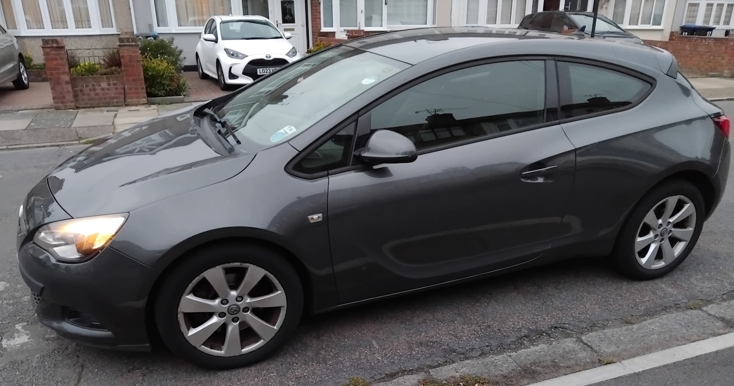 Vauxhall Astra GTC 2012 (12) - 1.4T 16V Sport 3dr - Image 6