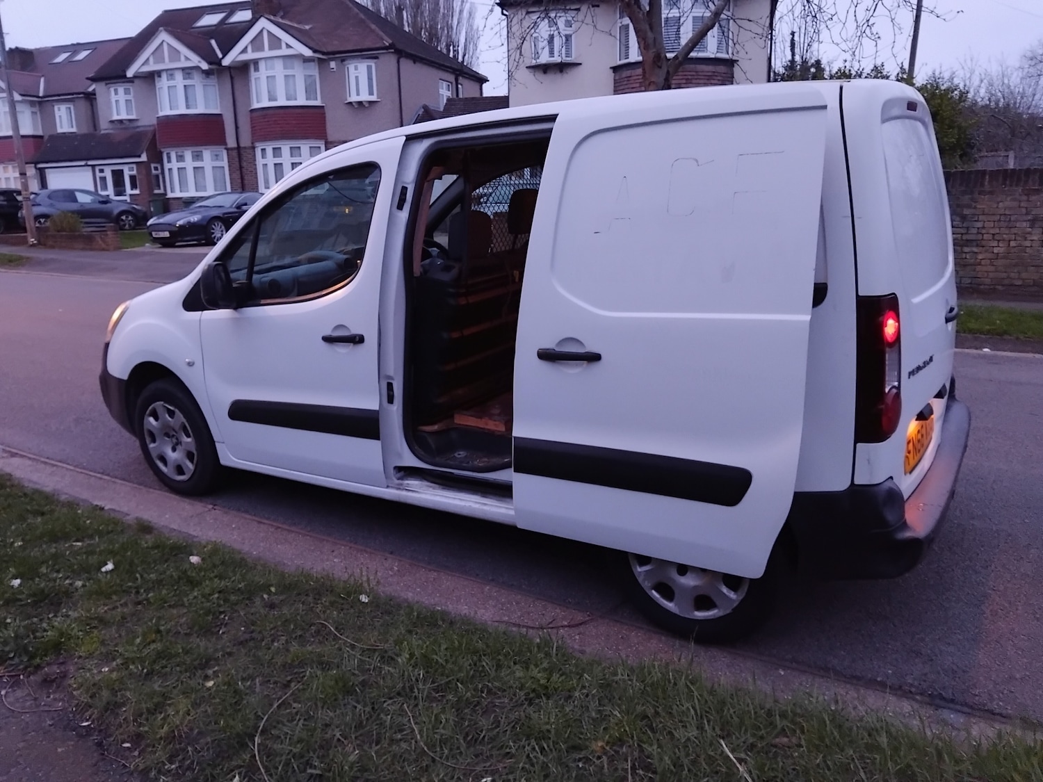 Used Peugeot Partner 2016 for sale - 77681896: Photo 7