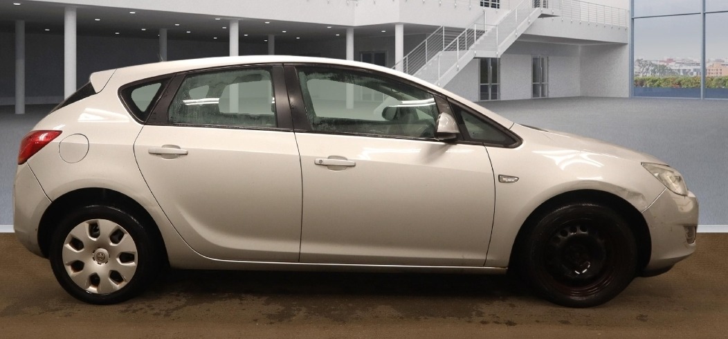 Used Vauxhall Astra 2010 for sale - 76855500: Photo 4