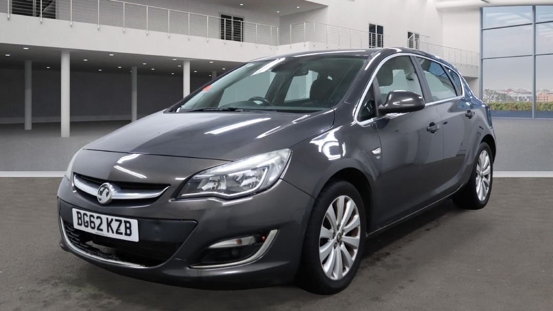 Used Vauxhall Astra 2012 for sale - 77174381: Photo 2