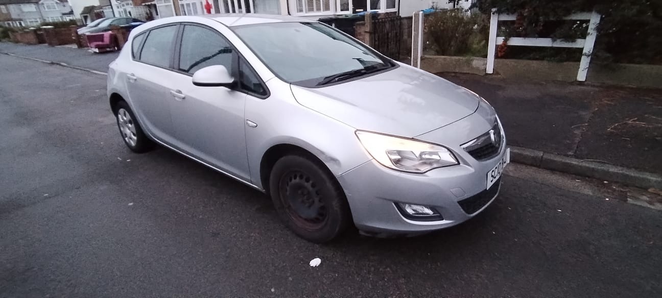 Used Vauxhall Astra 2010 for sale - 77020677: Photo 3