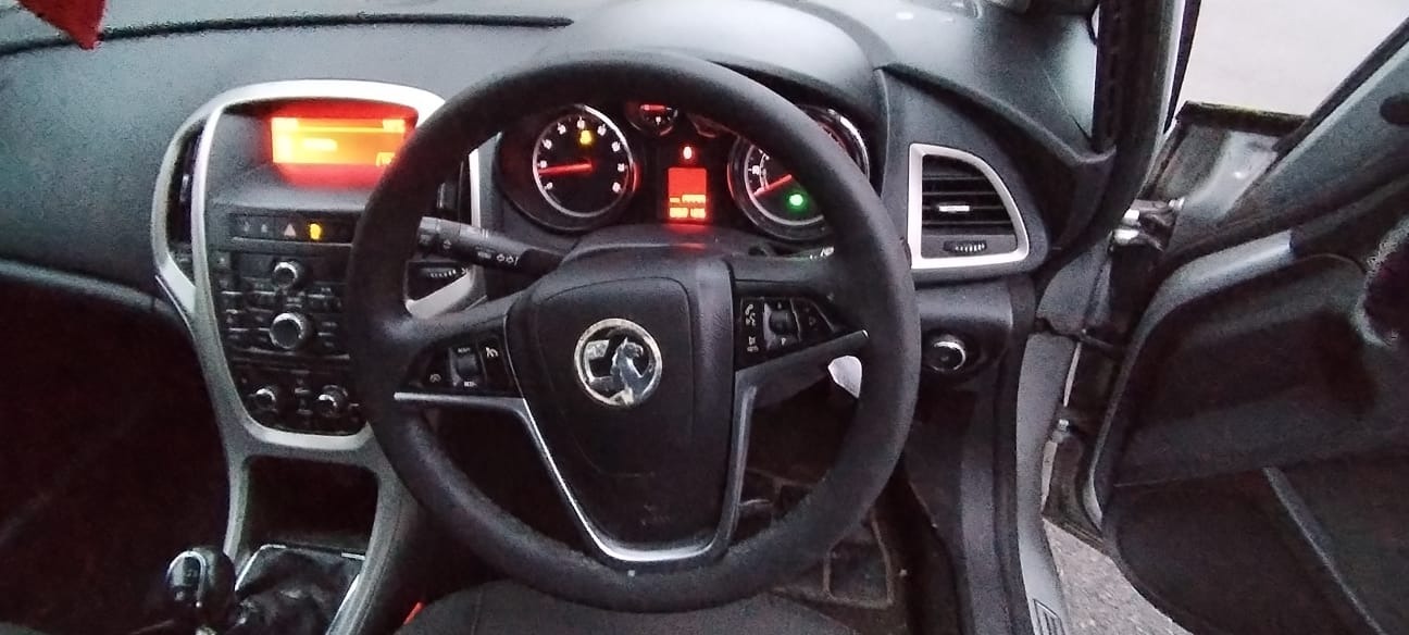 Used Vauxhall Astra 2010 for sale - 77020677: Photo 4