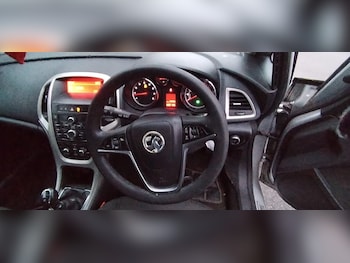 Used Vauxhall Astra 2010 for sale - 77020677: Photo