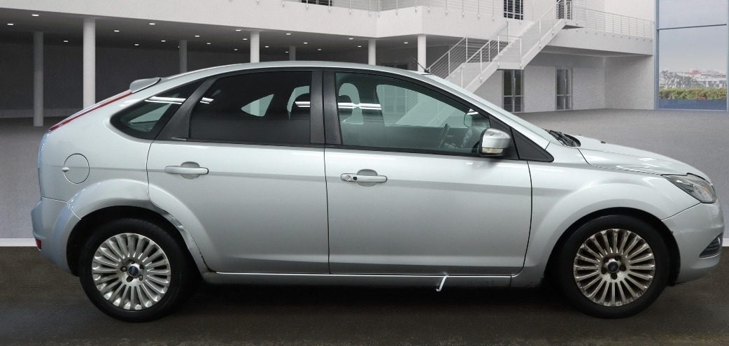 Used Ford Focus 2010 for sale - 77386195: Photo 5