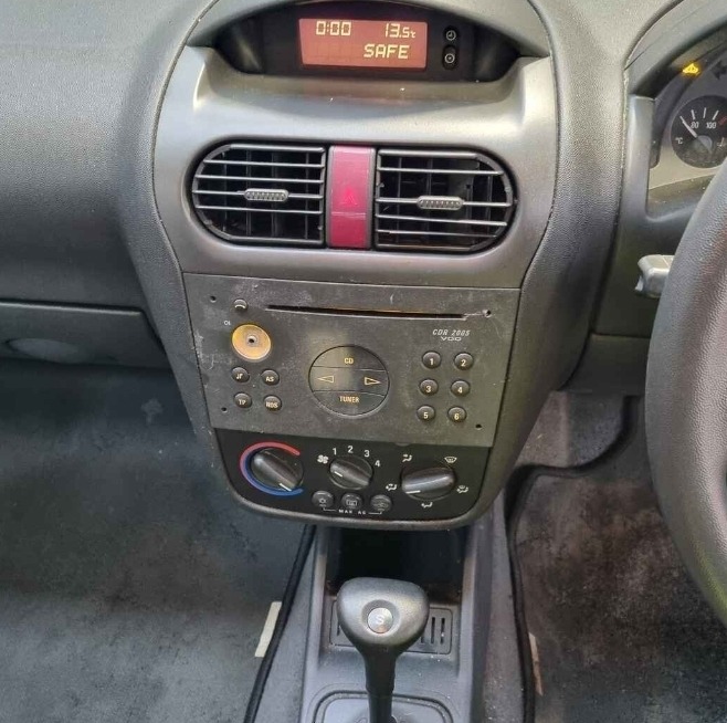 Used Vauxhall Corsa 2003 for sale - 76408337: Photo 7