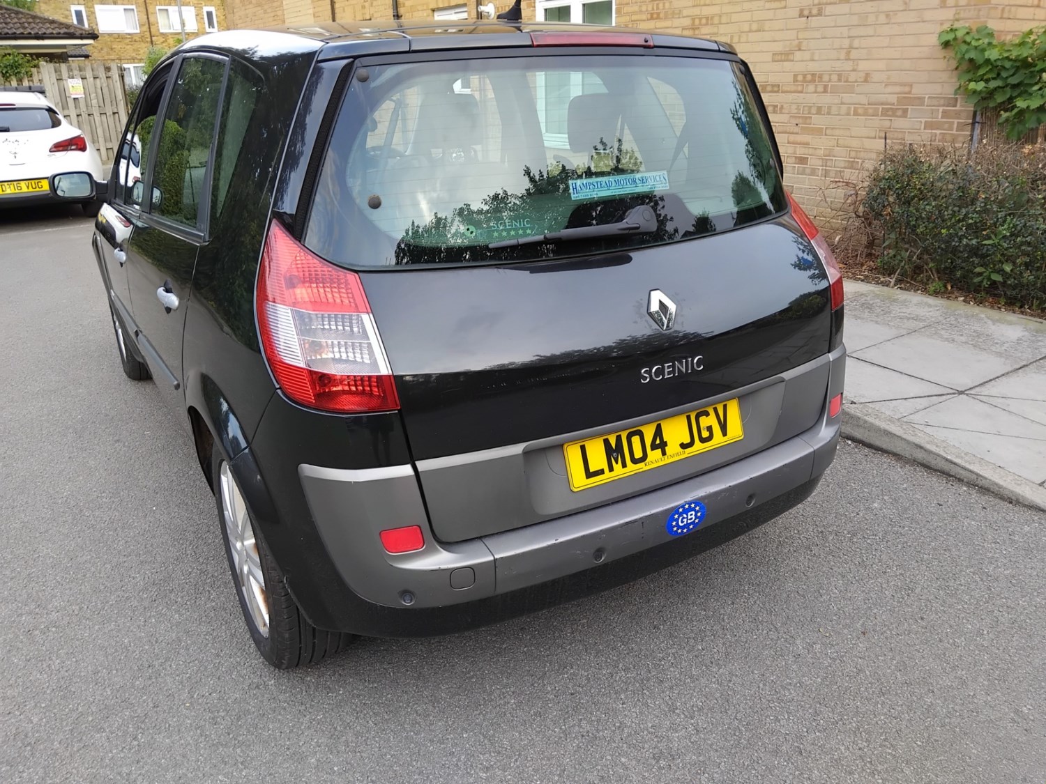 Renault Megane 2004 (04) - 2.0 VVT Privilege 5dr Auto - Image 2