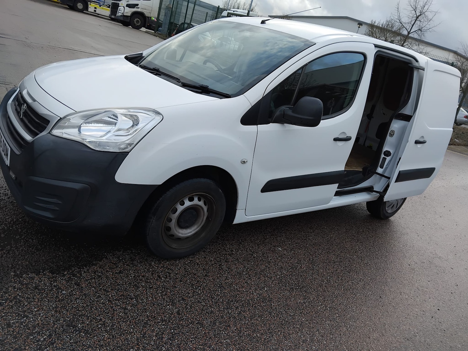 Used Peugeot Partner 2016 for sale - 77629252: Photo 9
