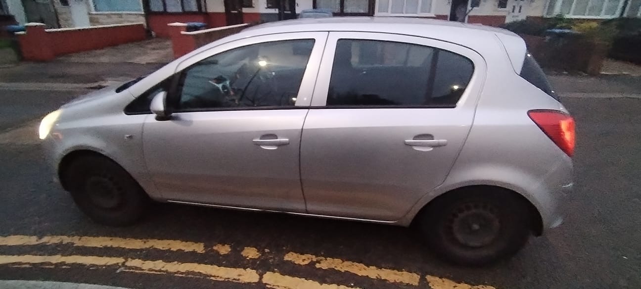 Used Vauxhall Corsa 2010 for sale - 77049357: Photo 2
