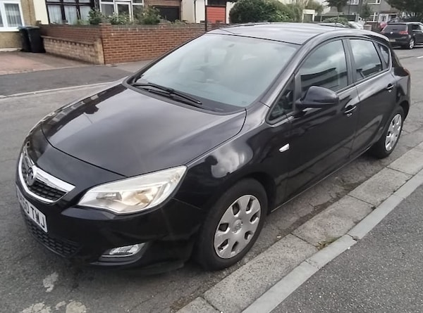 Used Vauxhall Astra 2010 for sale - 76258070: Photo 2