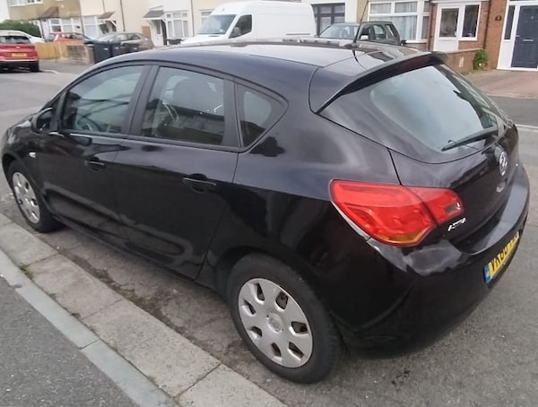 Used Vauxhall Astra 2010 for sale - 76258070: Photo 3