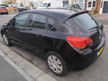 Used Vauxhall Astra 2010 for sale - 76258070: Photo 3