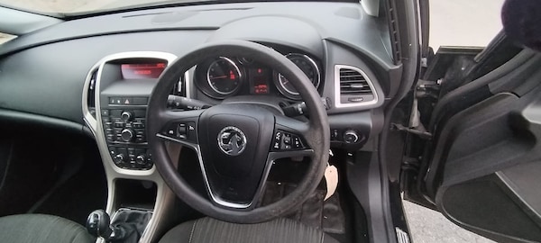 Used Vauxhall Astra 2010 for sale - 76258070: Photo 8