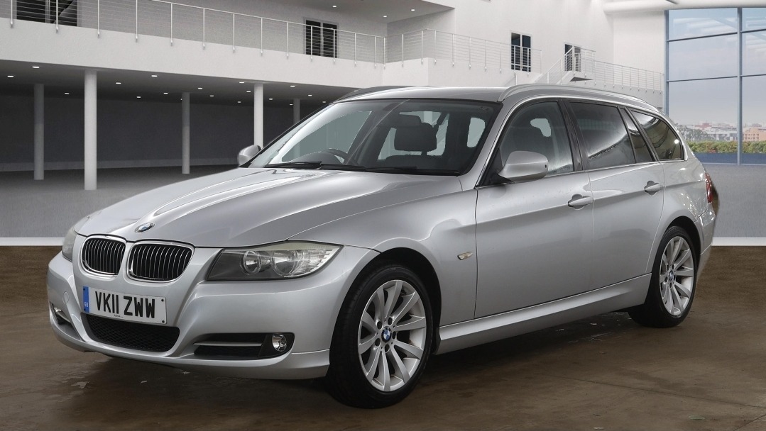 Used BMW 3 Series 2011 for sale - 77707990: Photo 2