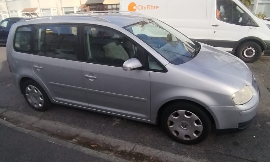 Used Volkswagen Touran 2004 for sale - 76440044: Photo 1