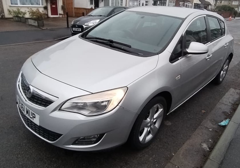 Used Vauxhall Astra 2011 for sale - 76971175: Photo 2