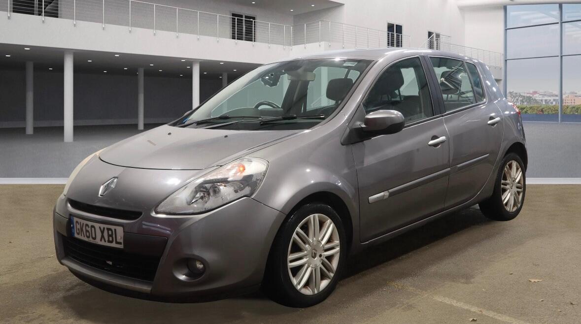 Used Renault Clio 2010 for sale - 76992904: Photo 2