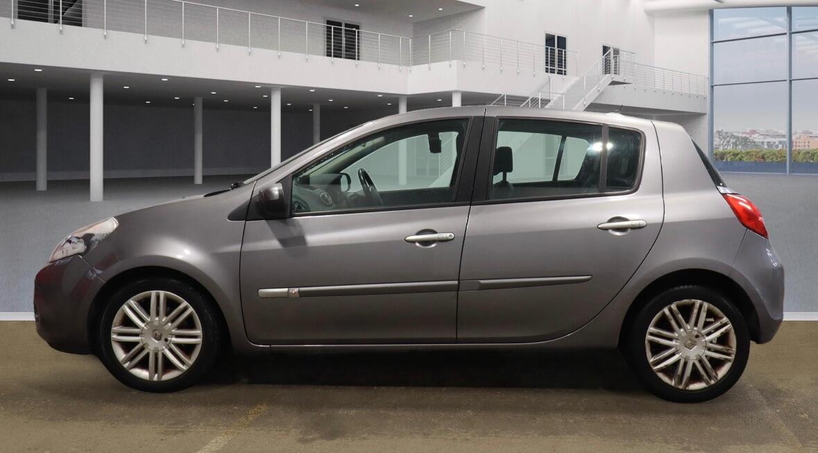 Used Renault Clio 2010 for sale - 76992904: Photo 3