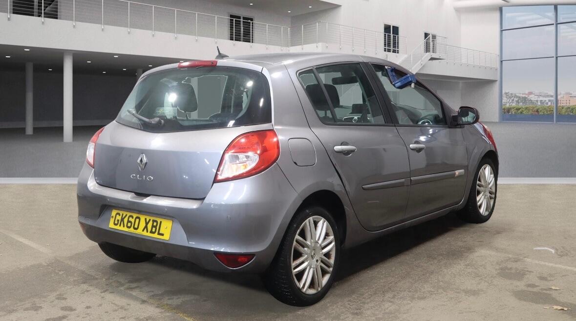 Used Renault Clio 2010 for sale - 76992904: Photo 5