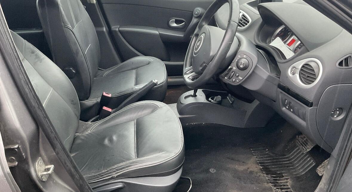 Used Renault Clio 2010 for sale - 76992904: Photo 7
