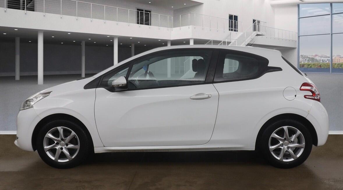 Used Peugeot 208 2013 for sale - 77550061: Photo 3