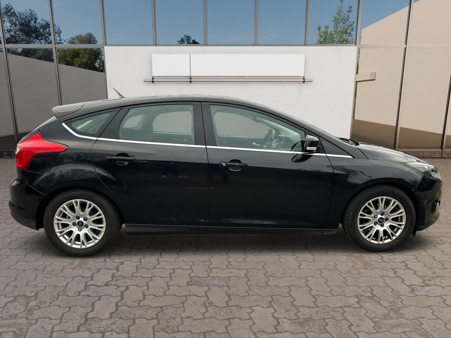 Used Ford Focus 2011 for sale - 76645896: Photo 8