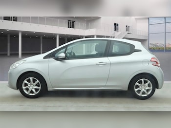 Used Peugeot 208 2014 for sale - 77853181: Photo