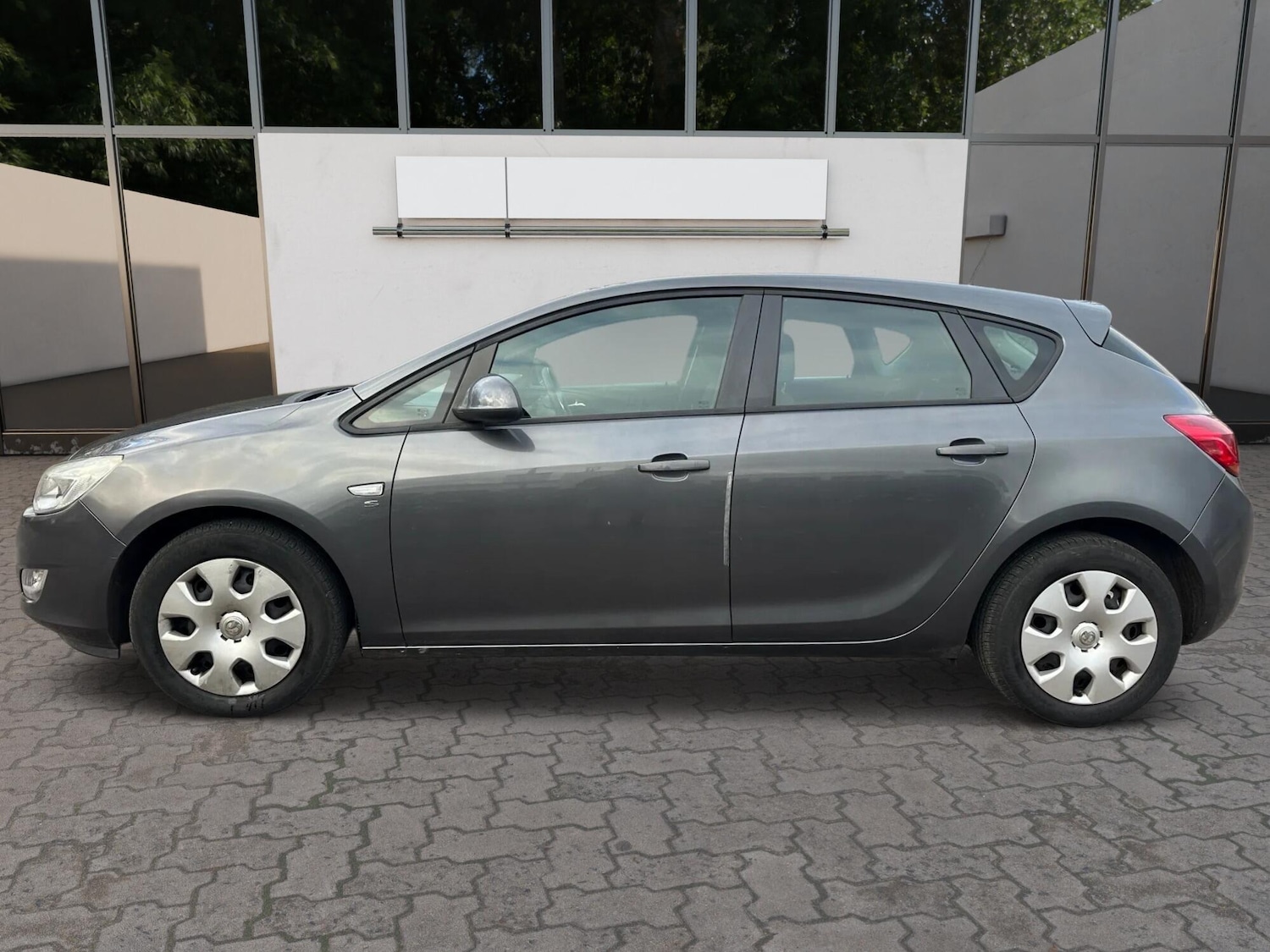 Used Vauxhall Astra 2010 for sale - 76688814: Photo 4