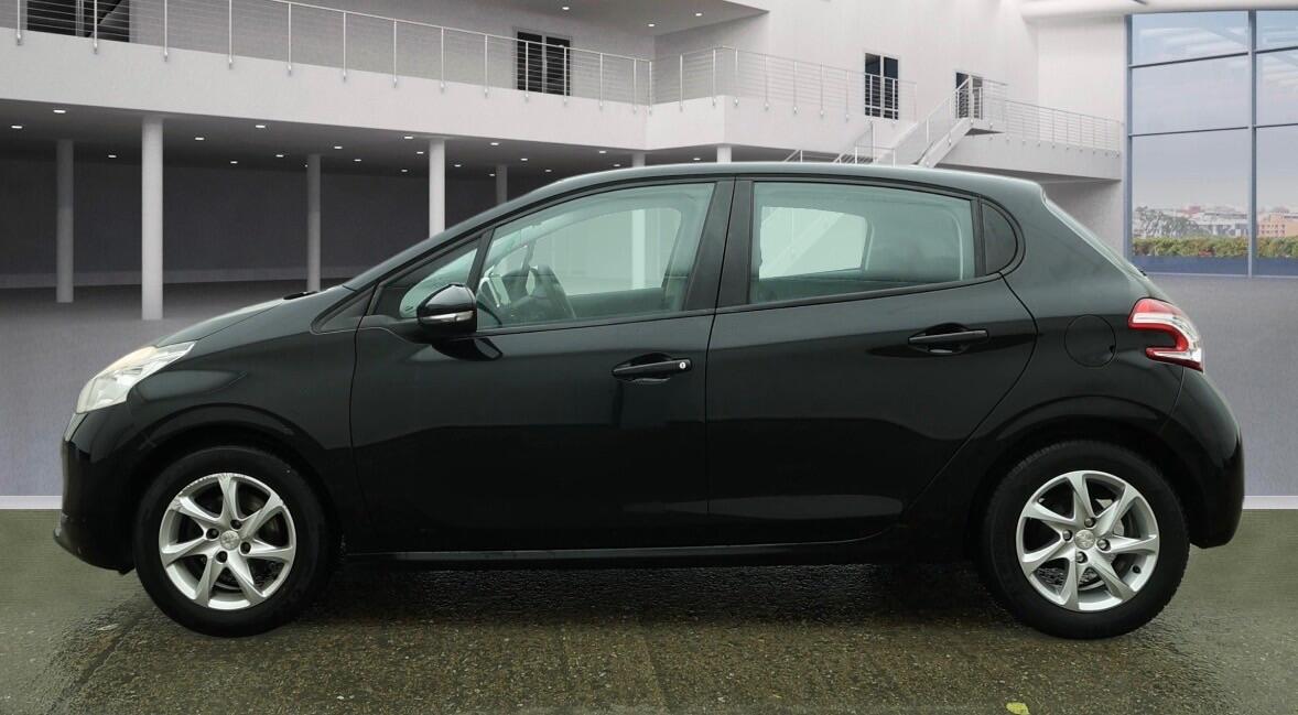 Used Peugeot 208 2014 for sale - 77478952: Photo 3