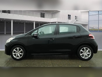 Used Peugeot 208 2014 for sale - 77478952: Photo