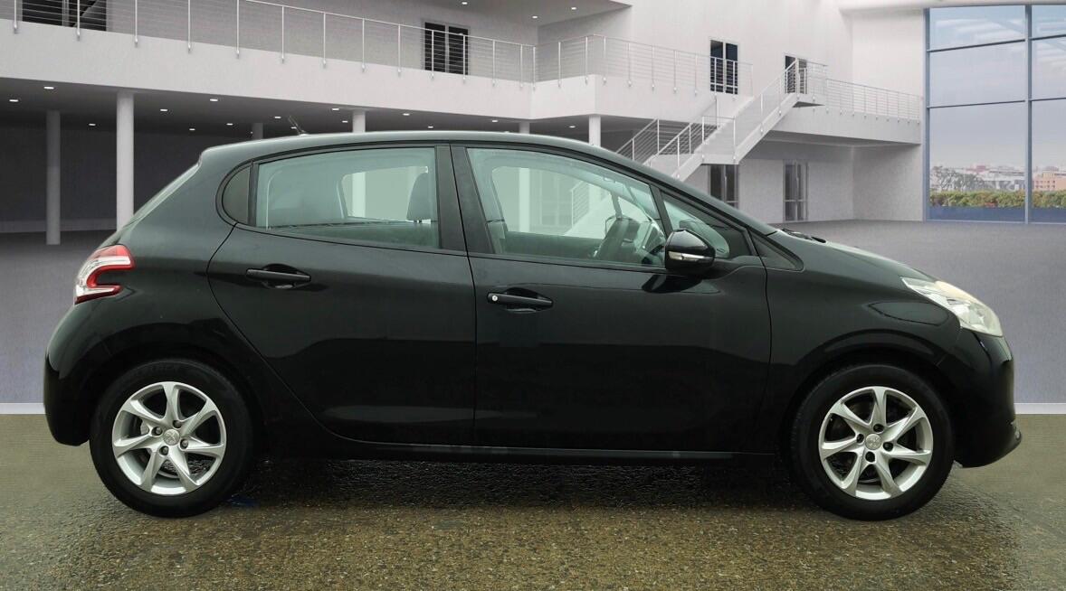 Used Peugeot 208 2014 for sale - 77478952: Photo 6