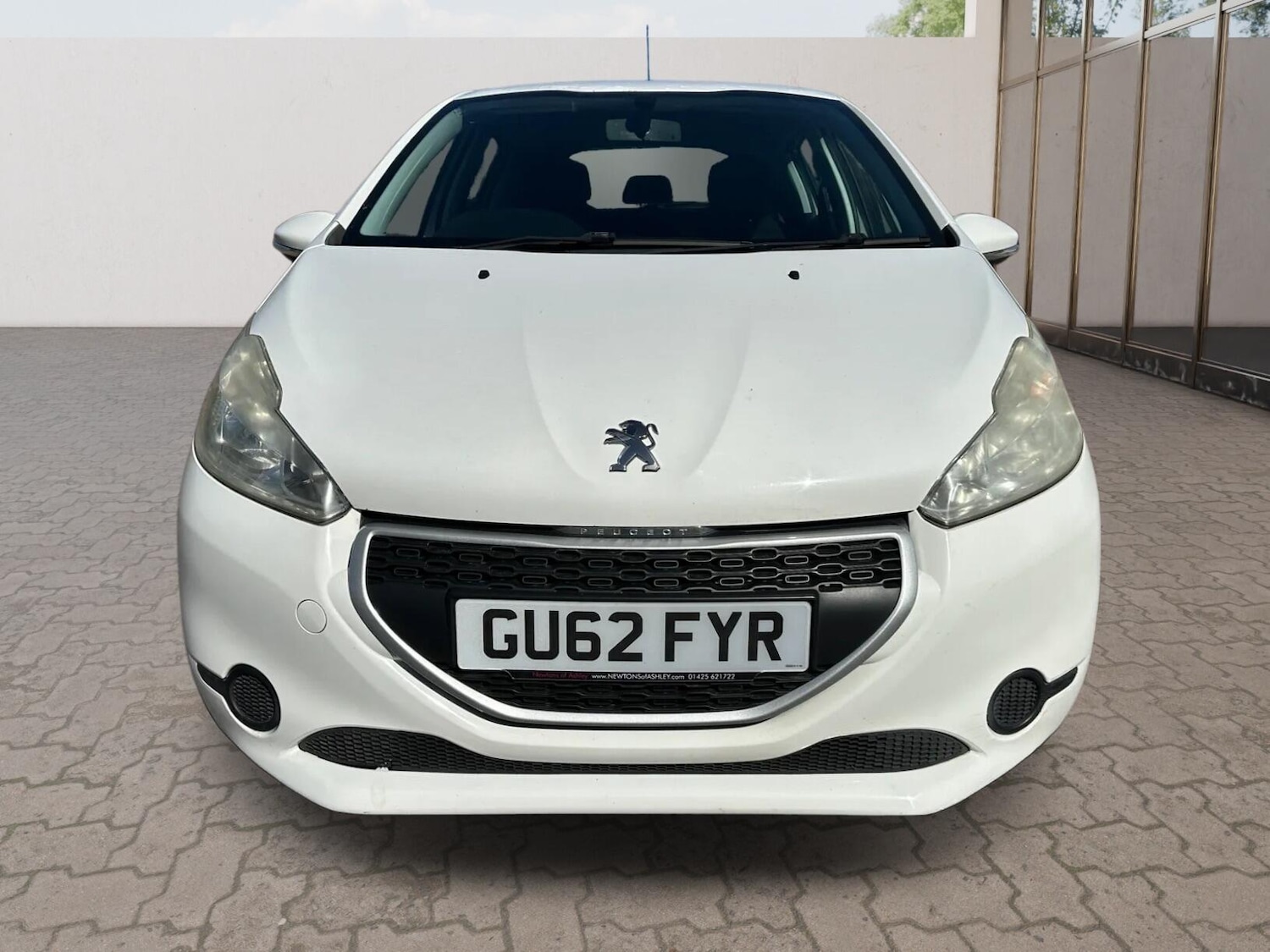 Used Peugeot 208 2013 for sale - 78035084: Photo 2