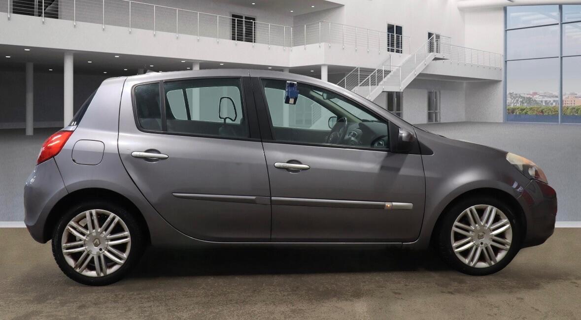 Used Renault Clio 2010 for sale - 76441249: Photo 6
