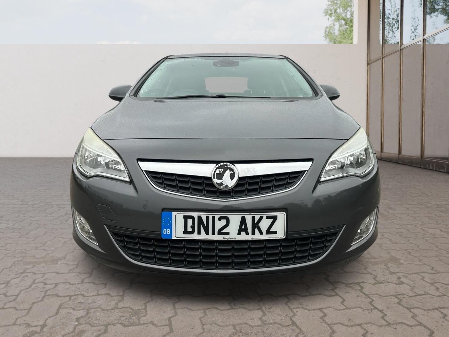 Used Vauxhall Astra 2012 for sale - 76371286: Photo 2