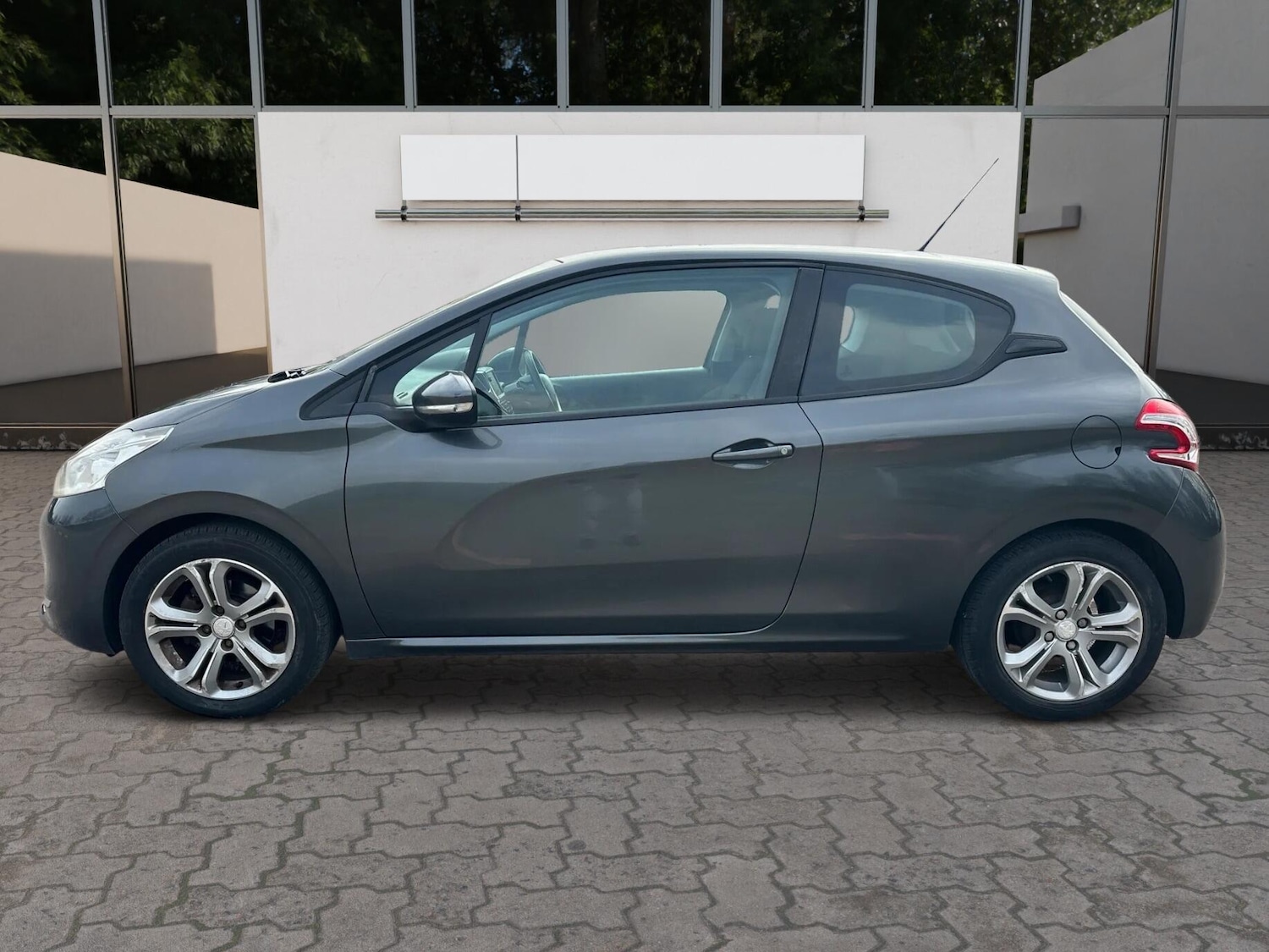 Used Peugeot 208 2012 for sale - 77977726: Photo 4