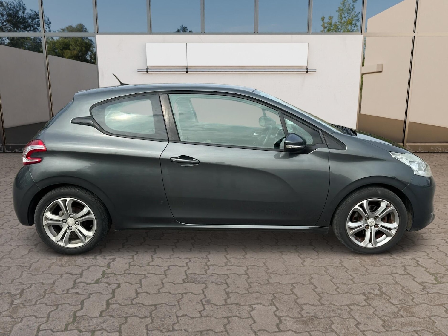 Used Peugeot 208 2012 for sale - 77977726: Photo 8