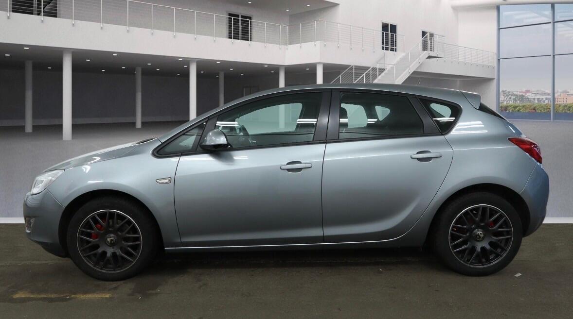 Used Vauxhall Astra for sale - 77709482: Photo 3