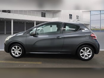 Used Peugeot 208 2014 for sale - 77524215: Photo