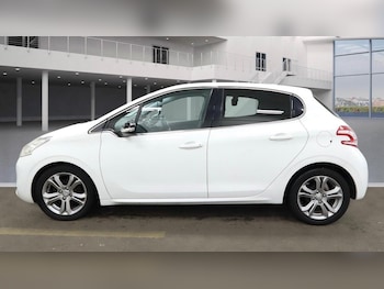 Used Peugeot 208 2014 for sale - 77753317: Photo