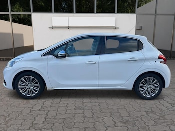 Used Peugeot 208 2015 for sale - 77331313: Photo