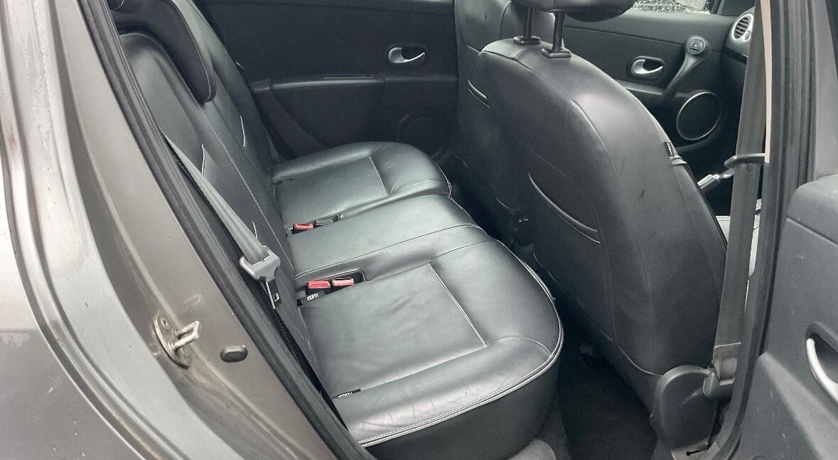 Used Renault Clio 2010 for sale - 77097708: Photo 8