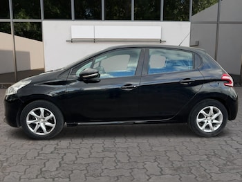 Used Peugeot 208 2013 for sale - 77704755: Photo