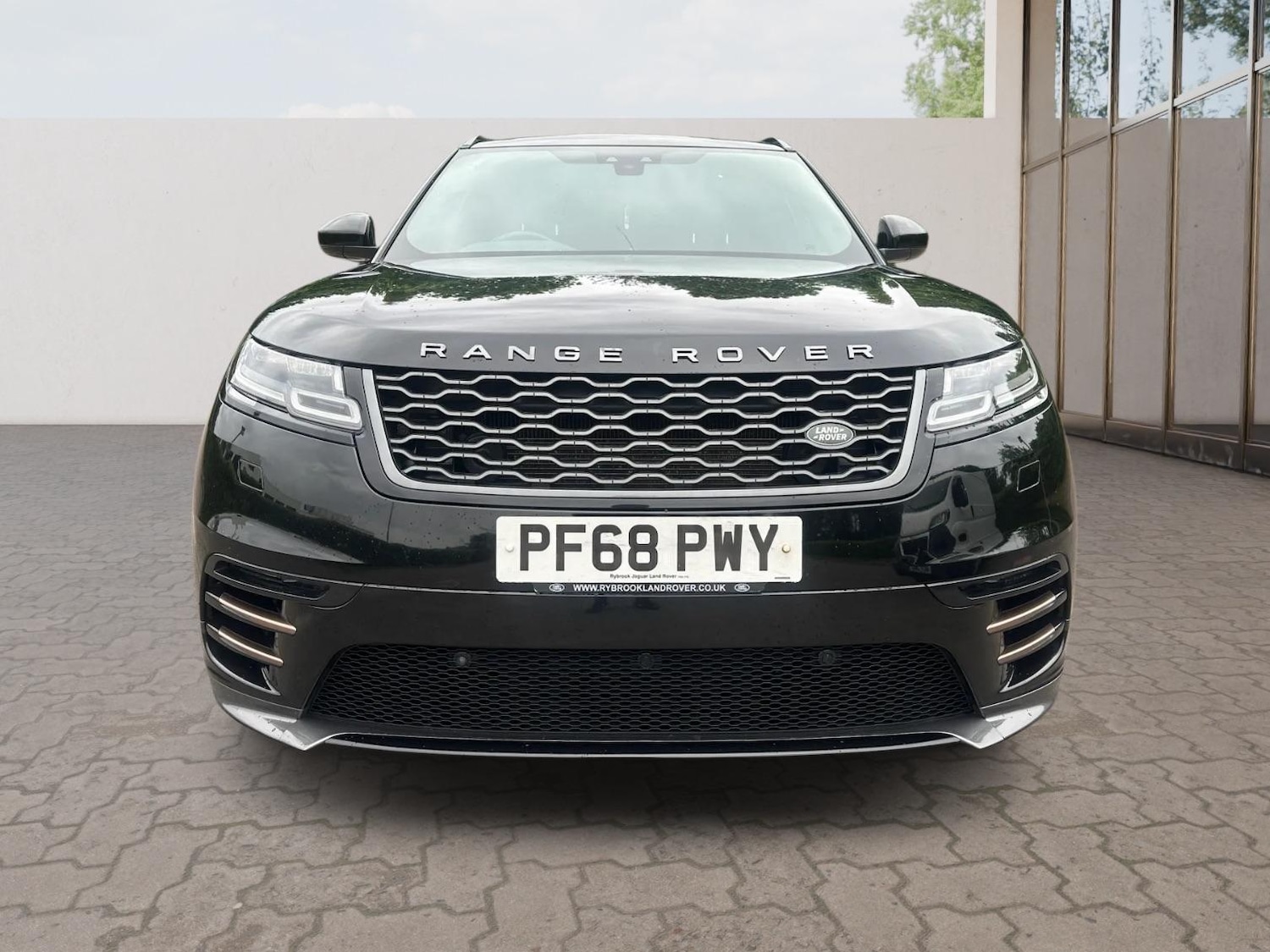Used Land Rover Range Rover Velar 2019 for sale - 76802450: Photo 2
