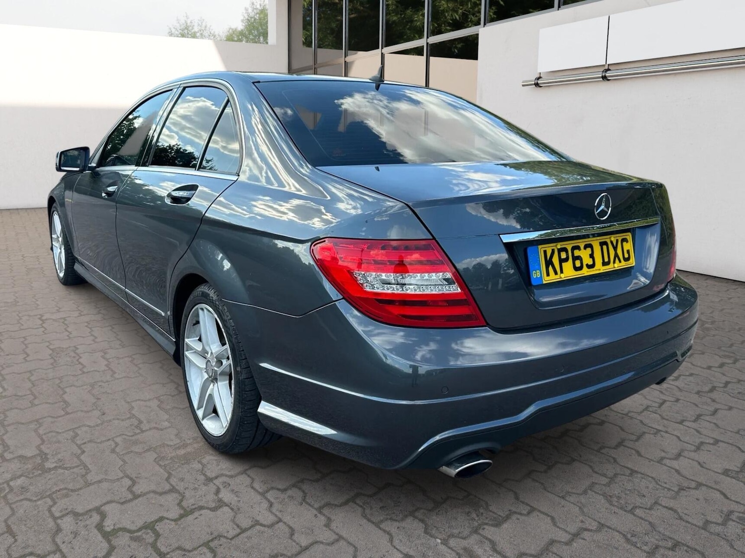 Used Mercedes-Benz C Class 2013 for sale - 76370904: Photo 5