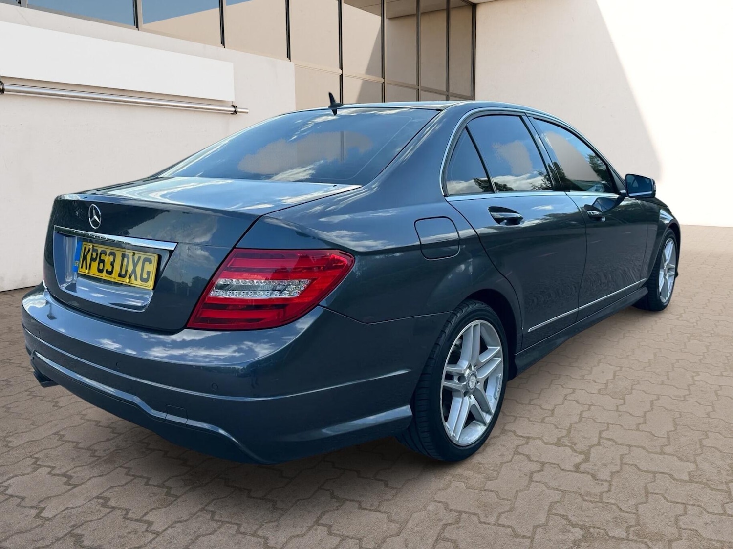 Used Mercedes-Benz C Class 2013 for sale - 76370904: Photo 7