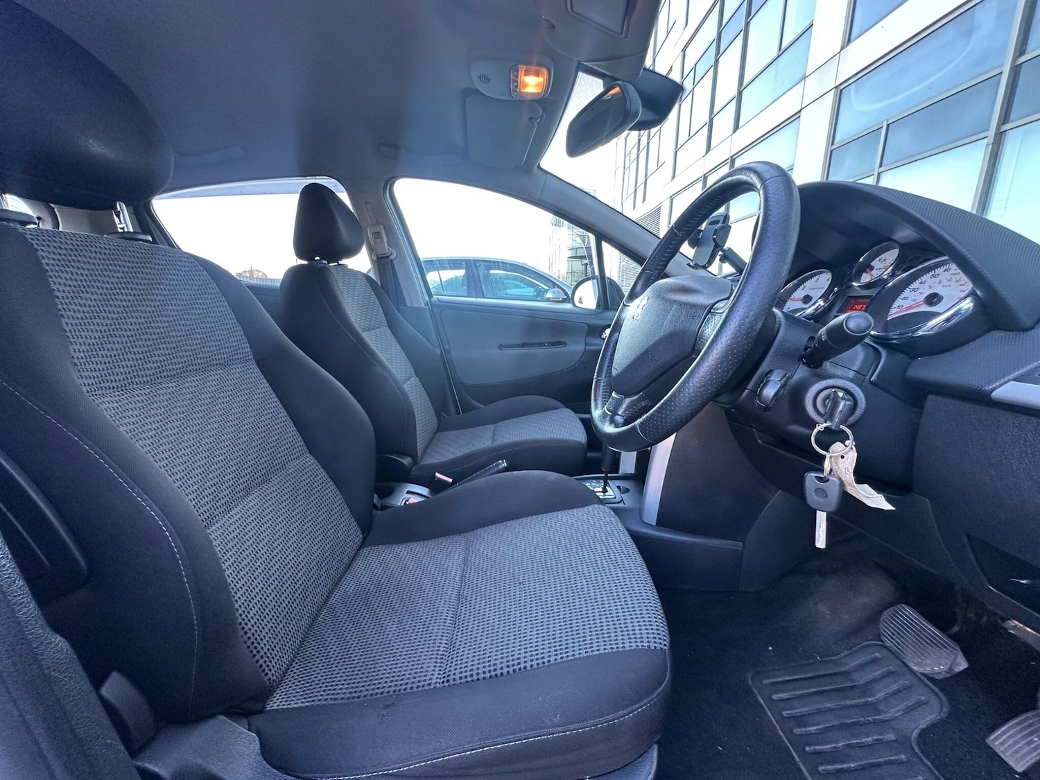 Used Peugeot 207 2010 for sale - 77097392: Photo 10