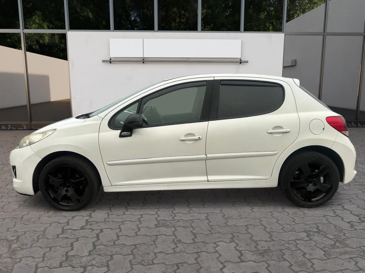 Used Peugeot 207 2010 for sale - 77097392: Photo 4