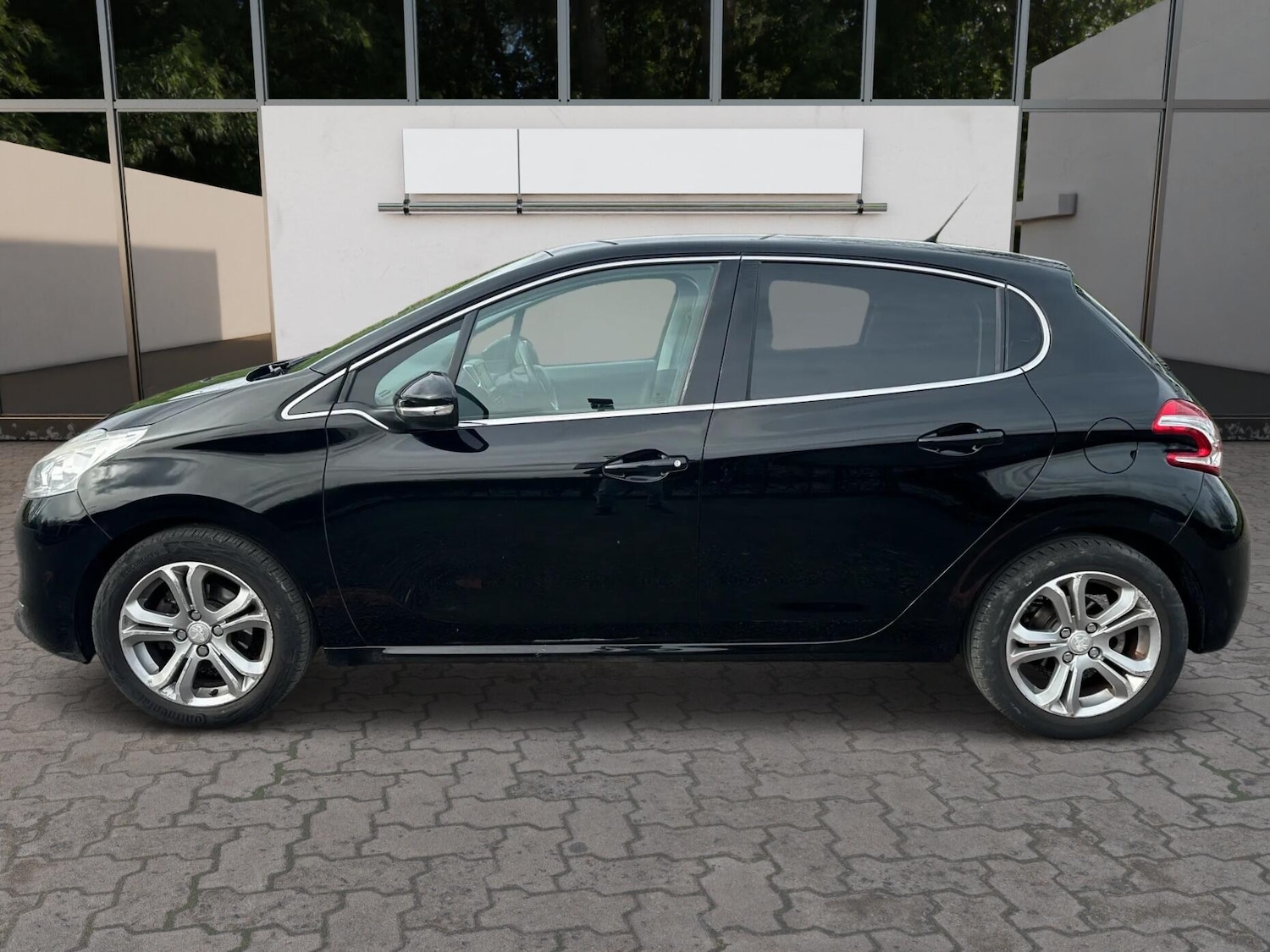 Used Peugeot 208 2013 for sale - 77908732: Photo 4