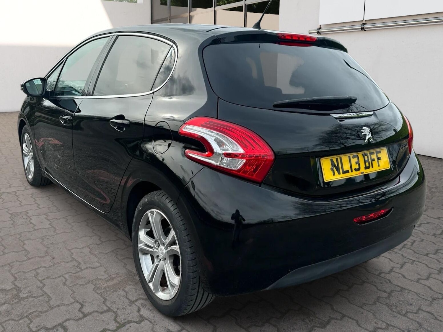 Used Peugeot 208 2013 for sale - 77908732: Photo 5