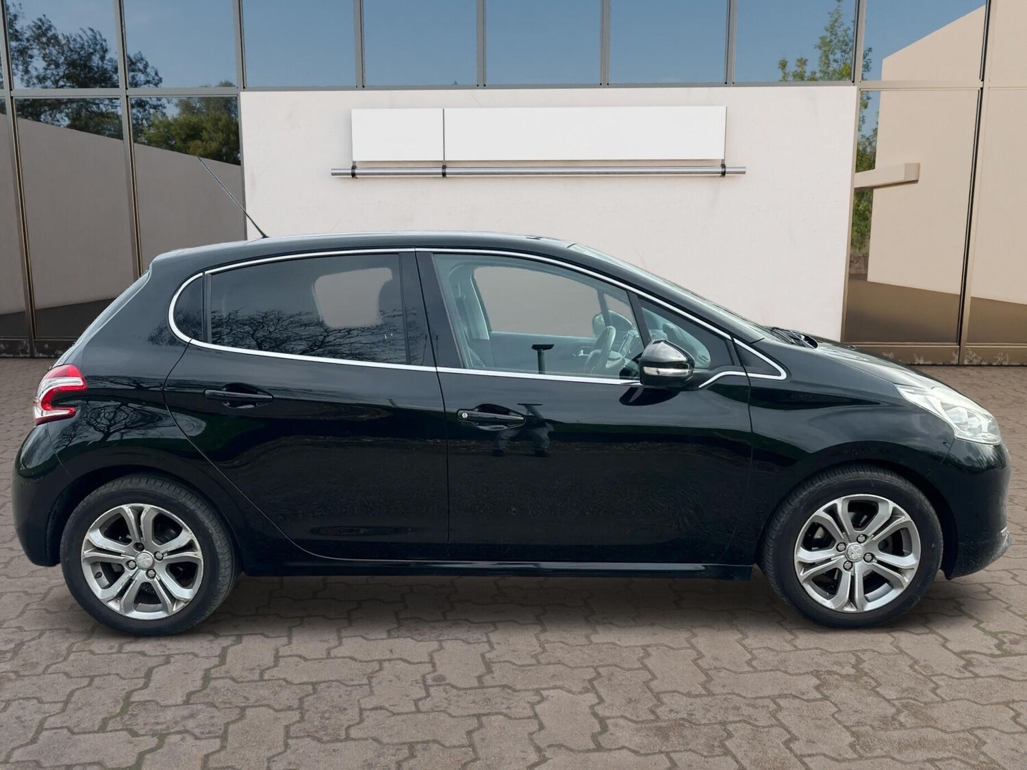 Used Peugeot 208 2013 for sale - 77908732: Photo 8
