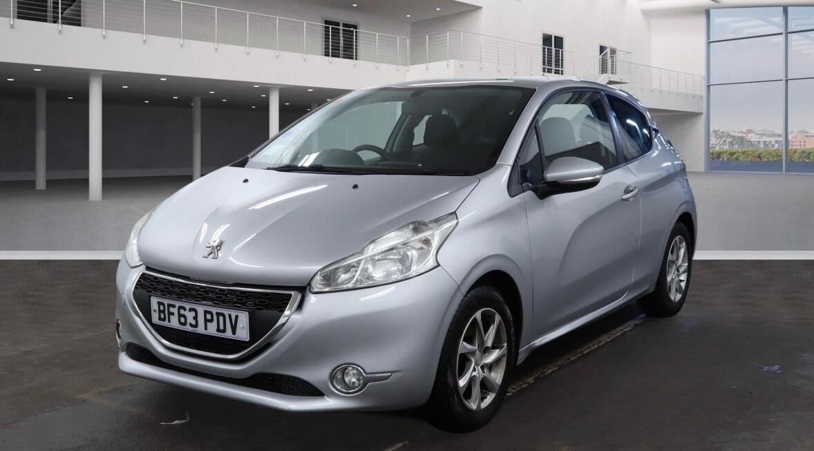 Used Peugeot 208 2013 for sale - 77377616: Photo 2